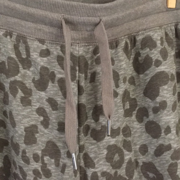 Old Navy, L, Snow Leopard, Joggers - Picture 4 of 6
